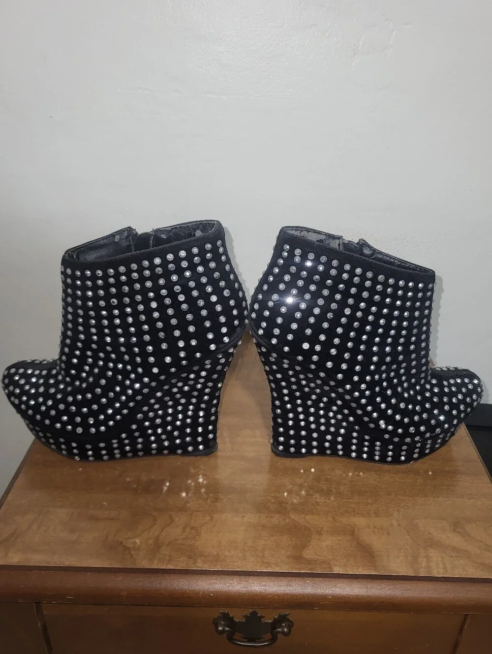 STUDDED PLATFORM DRESS SHOES (Size 8)